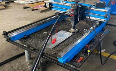 Fresadora portàtil per a aplicacions de-mecanitzat en obra
